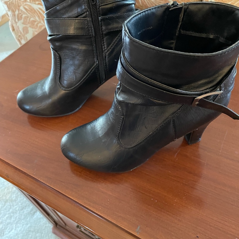 Le Chateau Ankle Boots Black Womens Medium - Picture 2 of 8